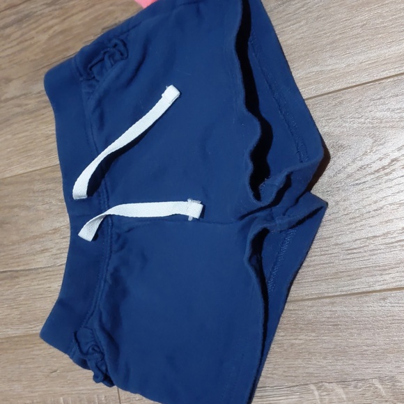 Carter's Fleece Short with Ruffle Pockets - Picture 4 of 6